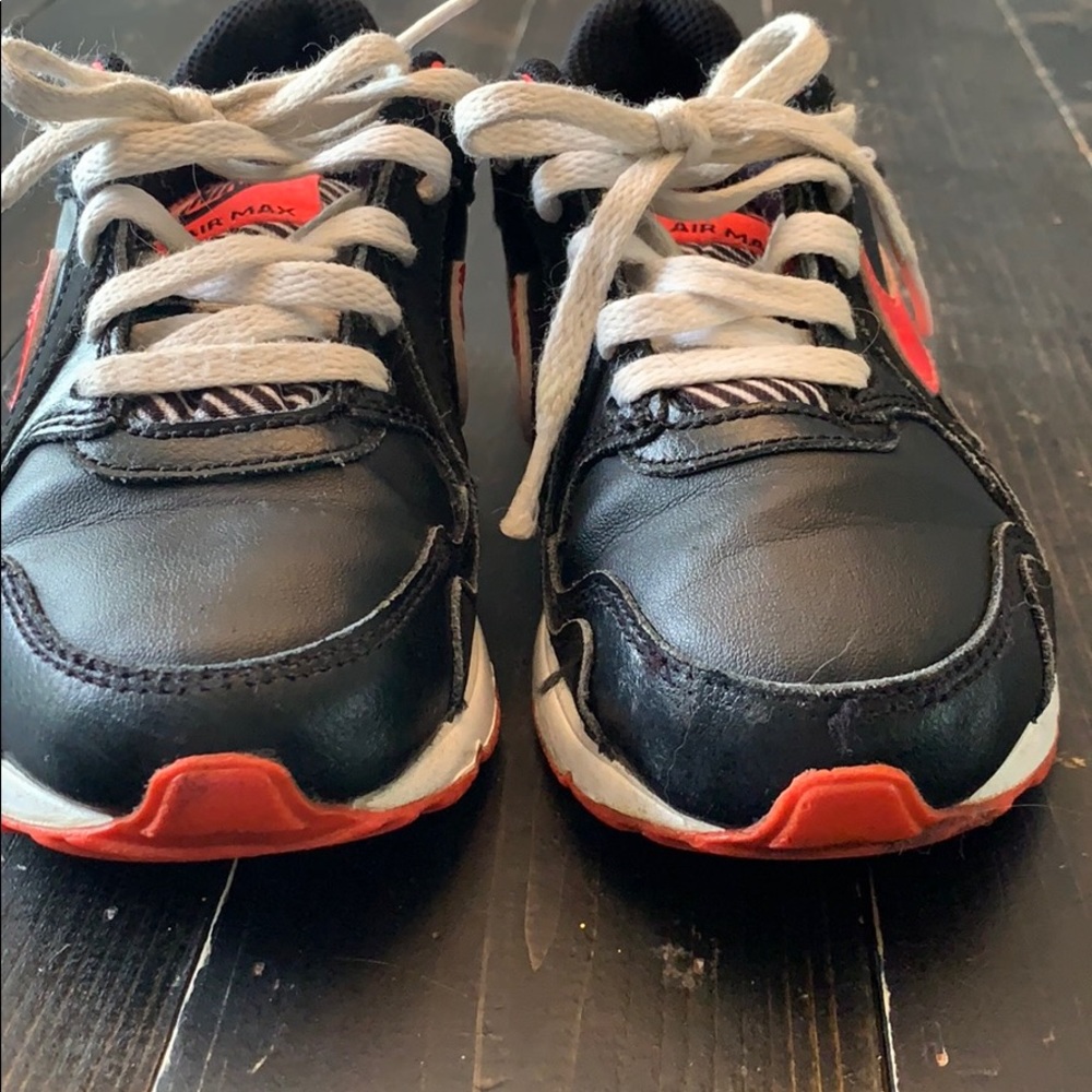 🖤💕 Nikes 💕🖤 - Picture 2 of 8
